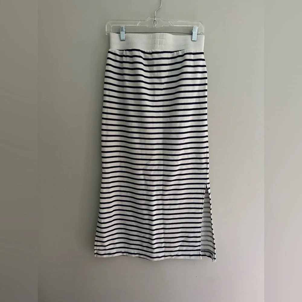 Sonoma Navy and White Striped Midi Skirt size S